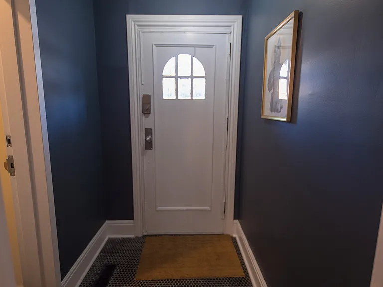 856 Bronson Ave — Photo 18