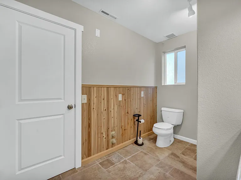 604 Pine St — Photo 16