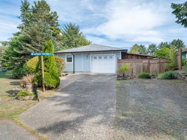 40 Spruce Ct, Depoe Bay, OR 97341