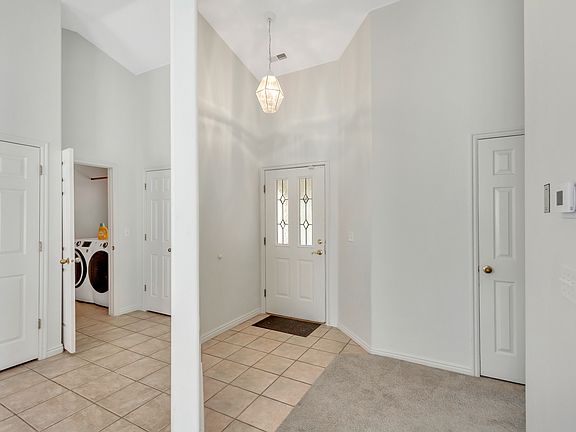 4th image of 828 Chartres Ave