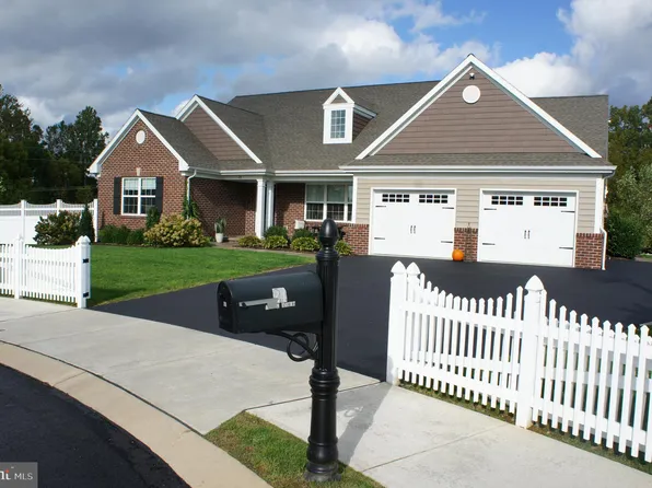 24 Acorn Ct, Ephrata, PA 17522