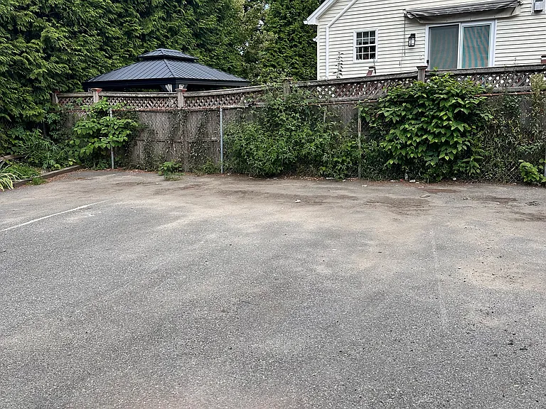 148 Lynde St #RIGHT SIDE — Photo 12