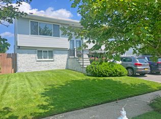 945 Gerry Ave, Long Beach, NY 11561