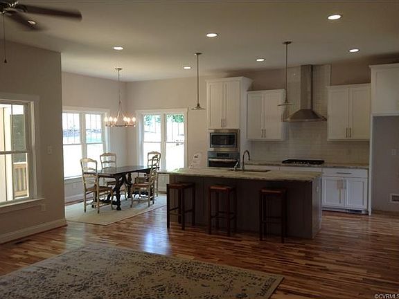 5th image of 9438 Charter Lake Dr