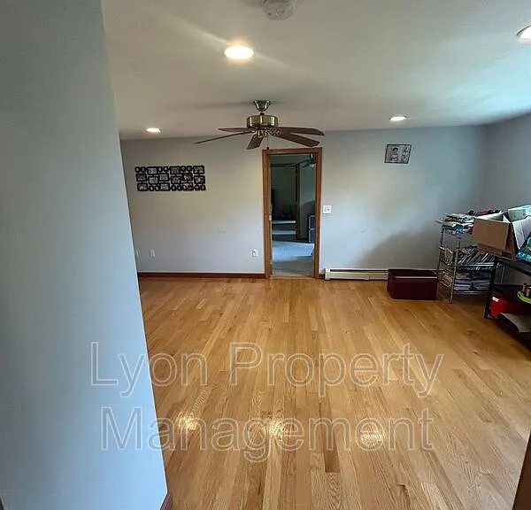 212 Tiffany St — Photo 19