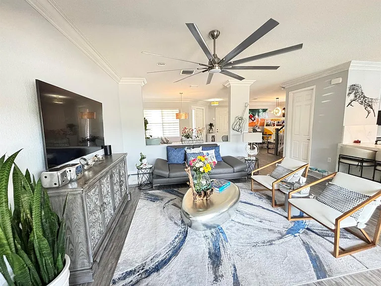 8219 Calabria Lakes Dr — Photo 36