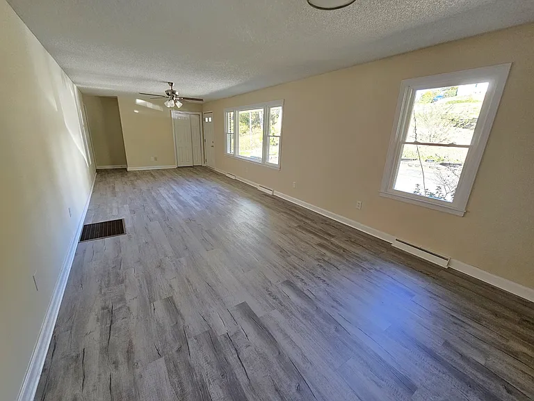 609 Memorial Drive Ext — Photo 4
