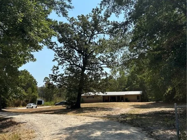 1221 E Caroline St, Trinity, TX 75862