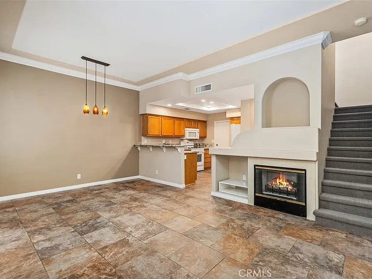 64 Mission Ct — Photo 2