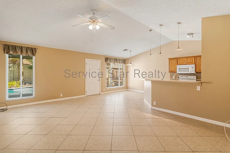 2 bed, 1.5 bath, 1332 sqft, $1,848 — Photo 3