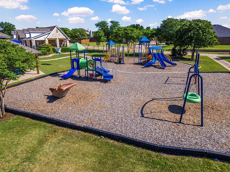 403 Connemara Trl — Photo 30