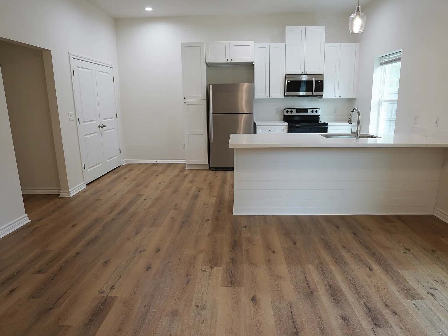 2 bed, 1000 sqft, $1,500 — Photo 4