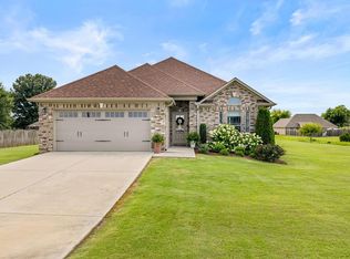 557 Belview Dr, Killen, AL 35645