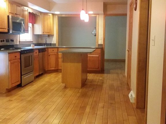 Kitchen - Maple cabinets