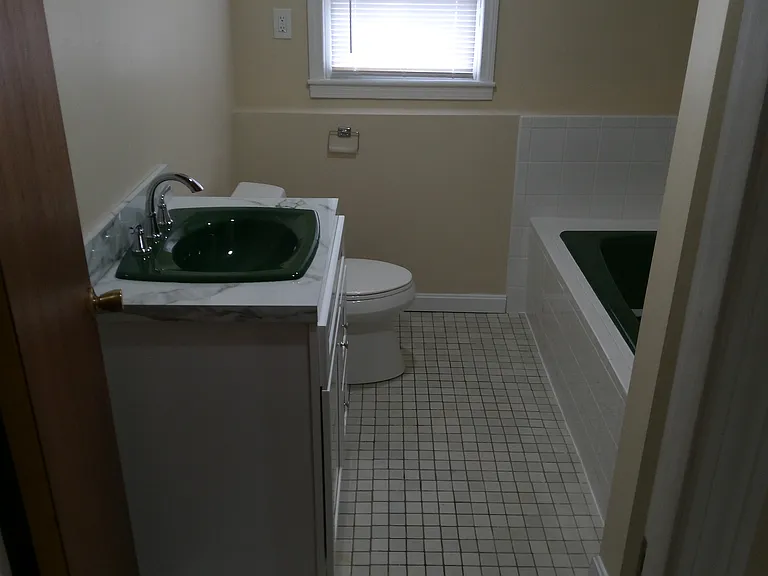 121 King Philip Rd — Photo 10