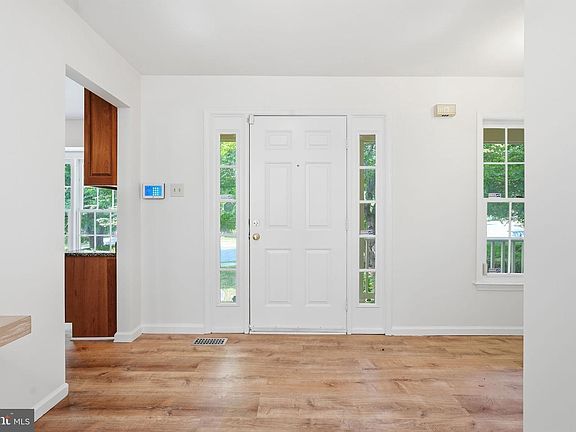 3rd image of 9826 Burke Pond Ln