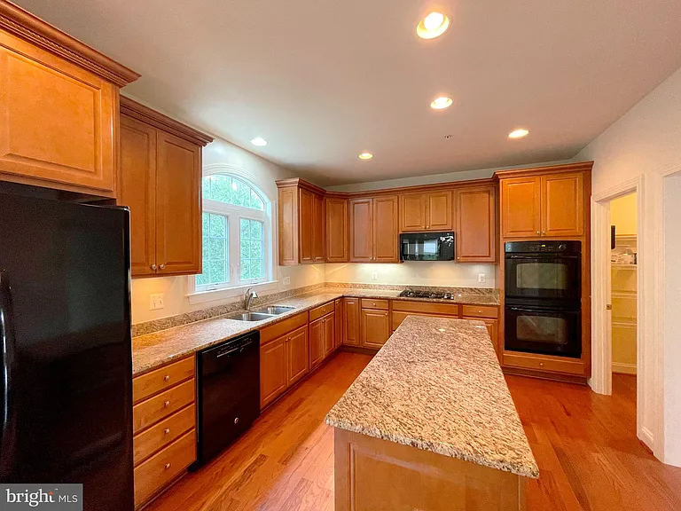 46895 Whittemoore Ct — Photo 11