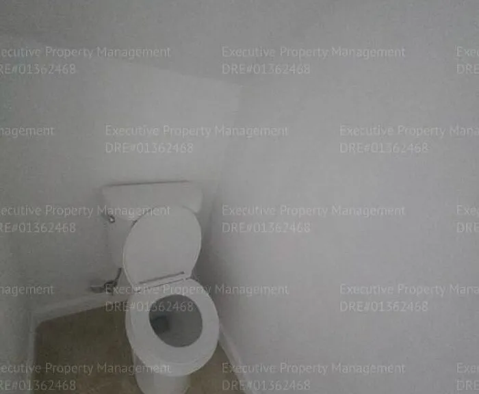 2909 S Chester Ave #16 — Photo 6