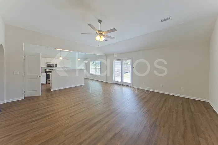 4 bed, 2.0 bath, 1700 sqft, $2,015 — Photo 3