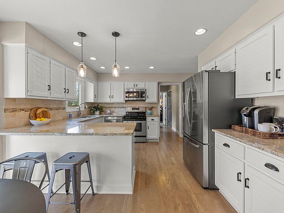 3rd image of 2429 Rio Grande Cir