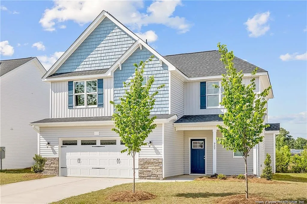 4 bed, 2.5 bath, 2208 sqft, $2,200 — Photo 2