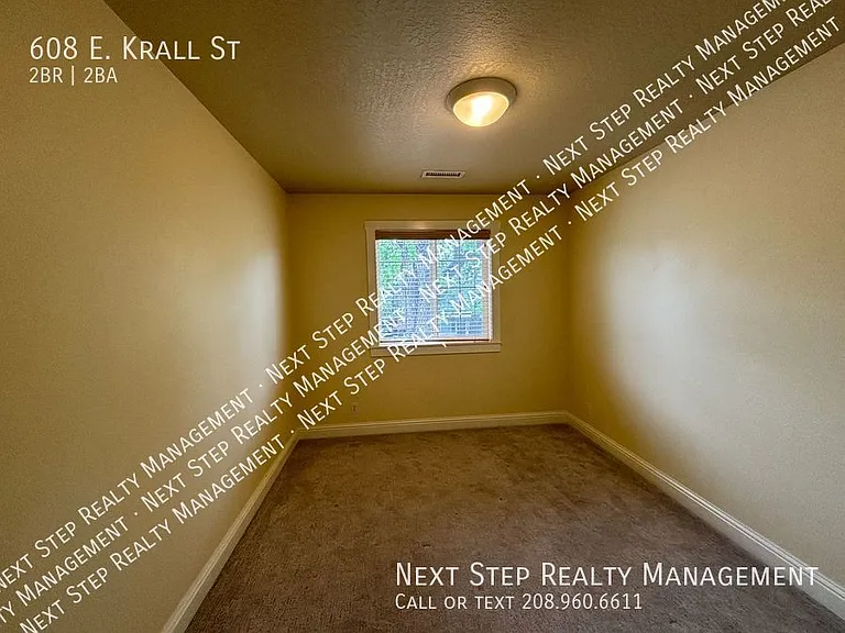 608 E Krall St — Photo 10