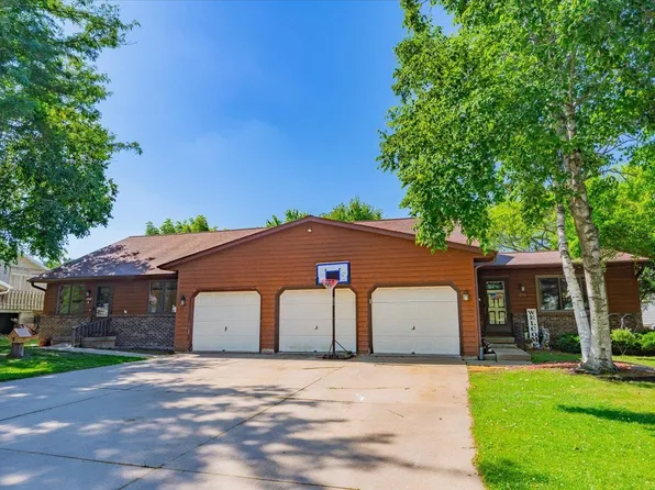 1749-1751 Delaware Dr, Sun Prairie, WI 53590