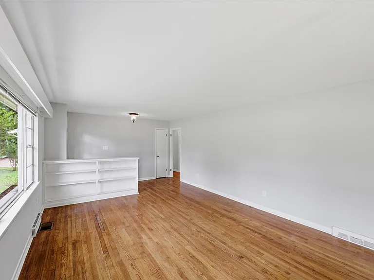 210 Mount Salus Rd — Photo 9