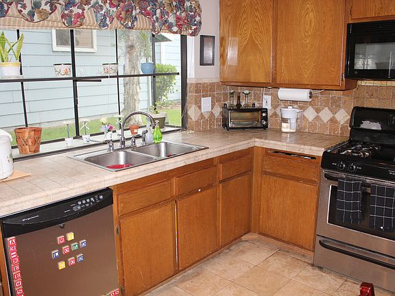 2nd image of 1355 Oahu St