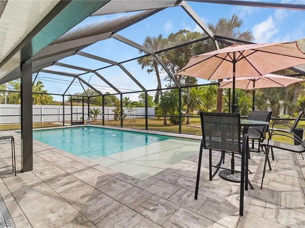 32 Lincoln Ave, Lehigh Acres, FL 33936