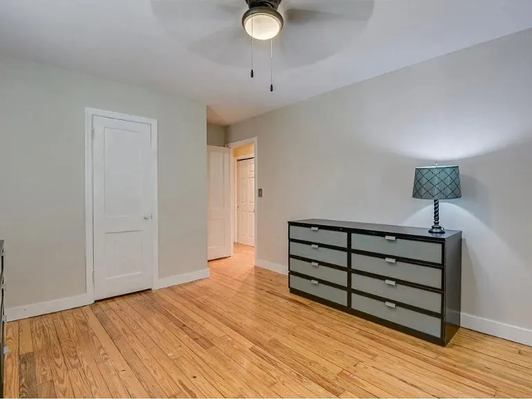 1842 Crossland Ave — Photo 5