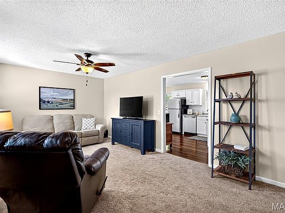 4th image of 1811 Sandstone Dr