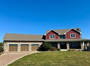 751 S 12th St, Bird Island, MN 55310