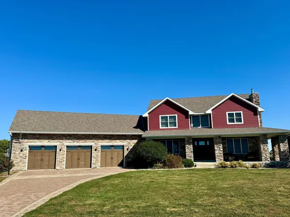 751 S 12th St, Bird Island, MN 55310