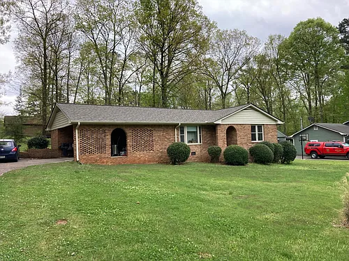 324 Oakridge Dr SE Photo 1
