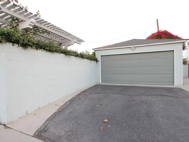 2-Car Garage