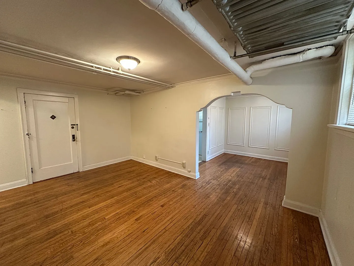 3825 N Oakland Ave — Photo 4