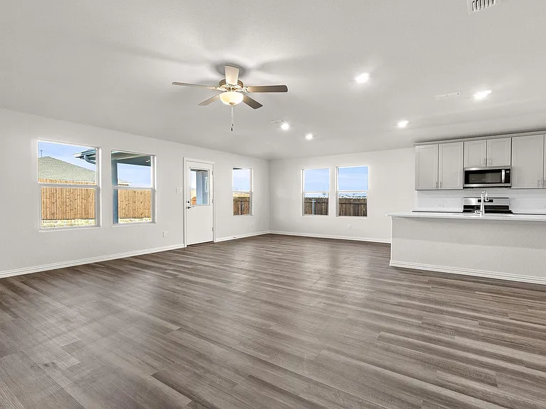 304 Scenic Point Dr — Photo 4