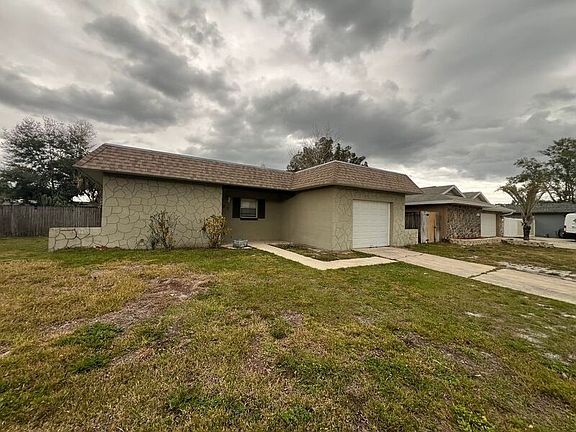 3rd image of 407 S Hawthorn Cir