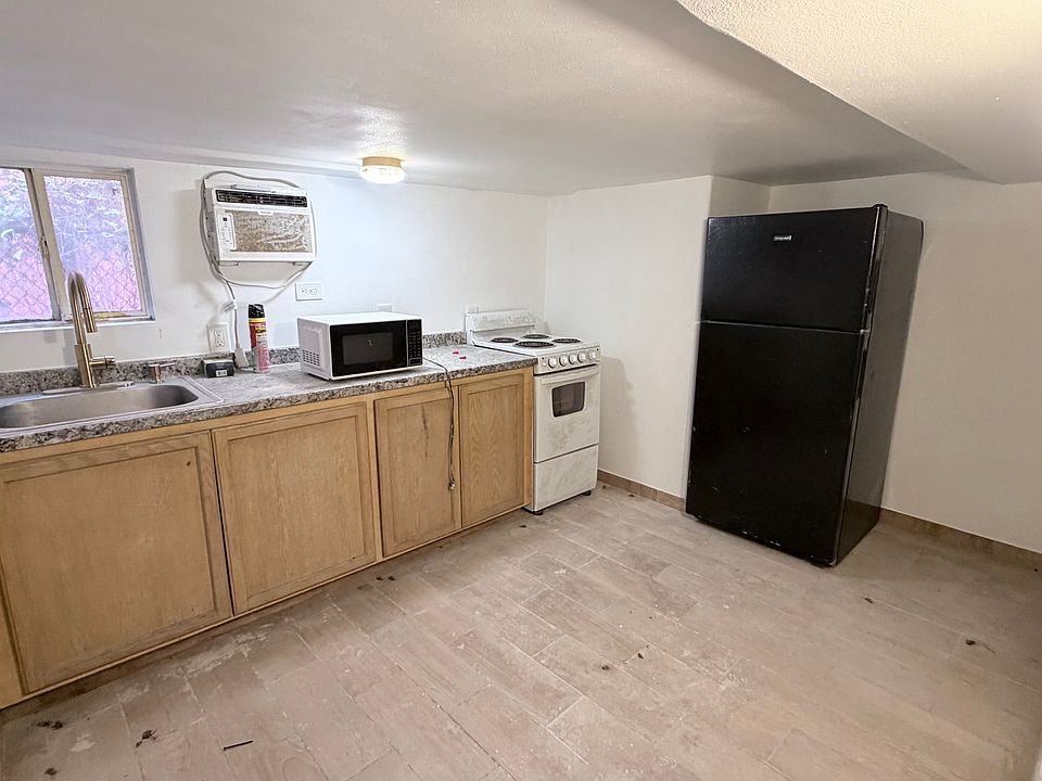1st image of 3821 Woodleigh St #6