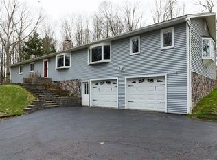 28 Mill Ln, Pleasant Valley, NY 12569
