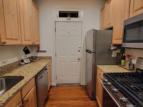 4th image of 677 W Wrightwood Ave APT 2N