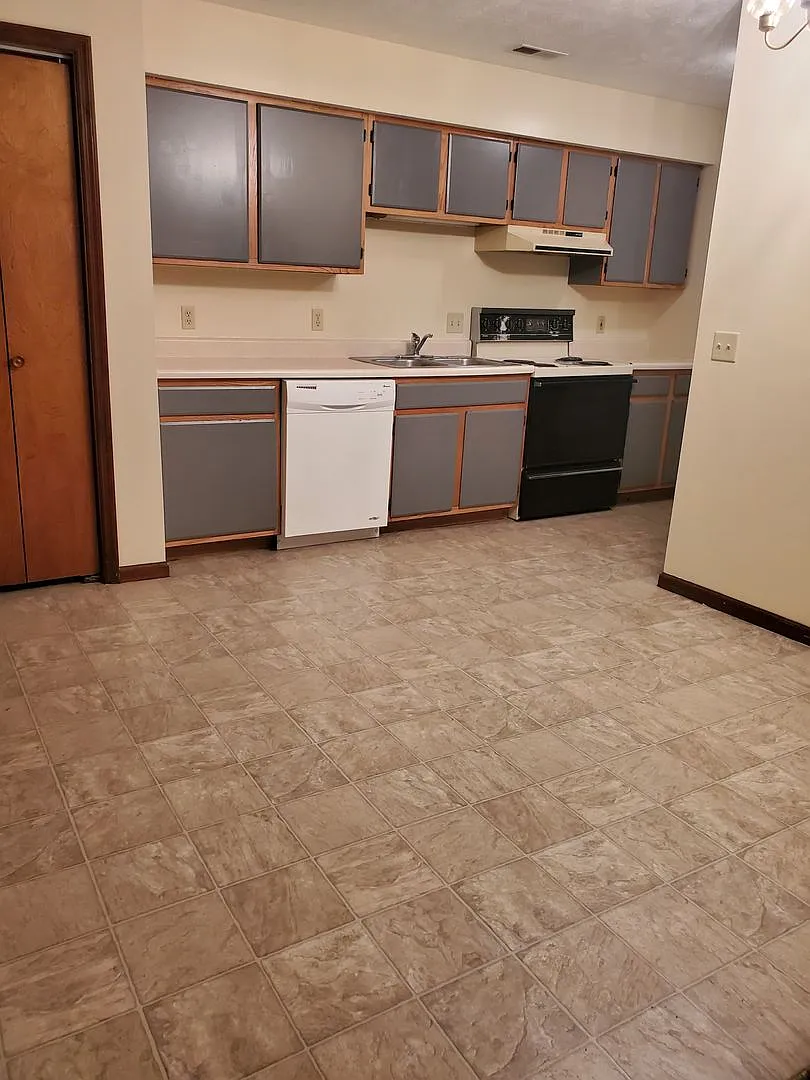 1510 Boswell Ave — Photo 3