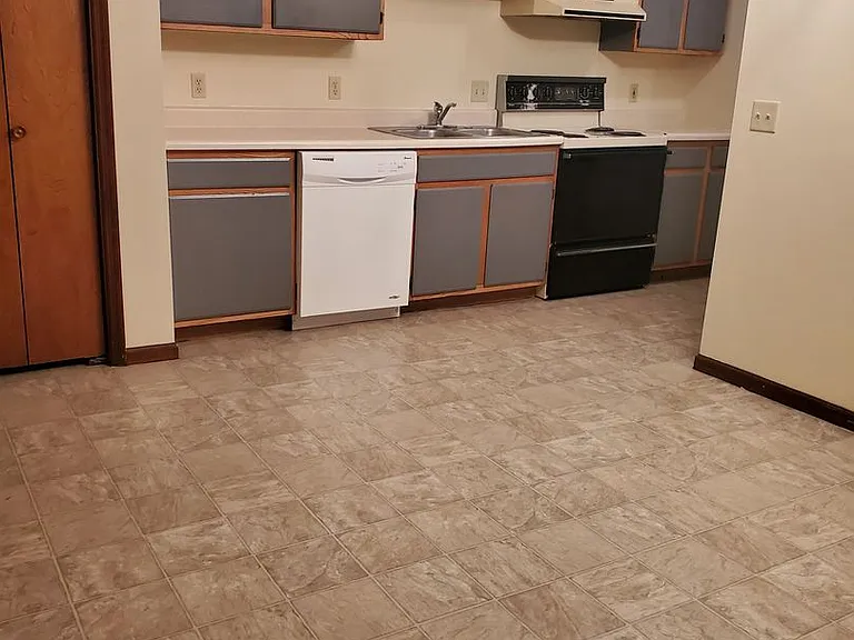 1510 Boswell Ave — Photo 2