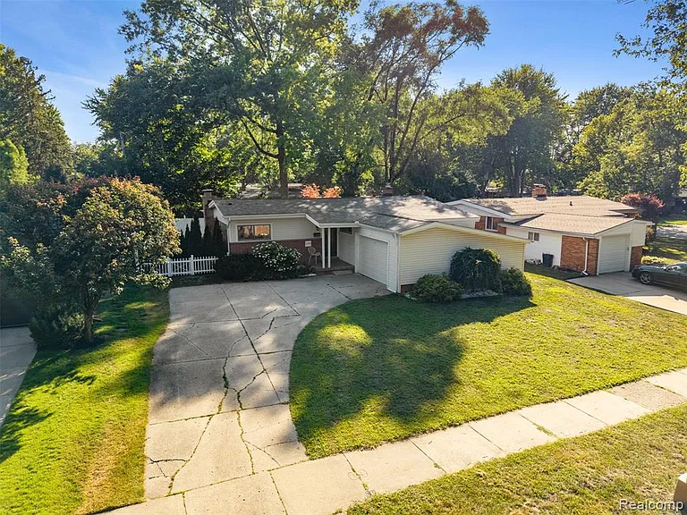 1085 Brooklawn Dr — Photo 45