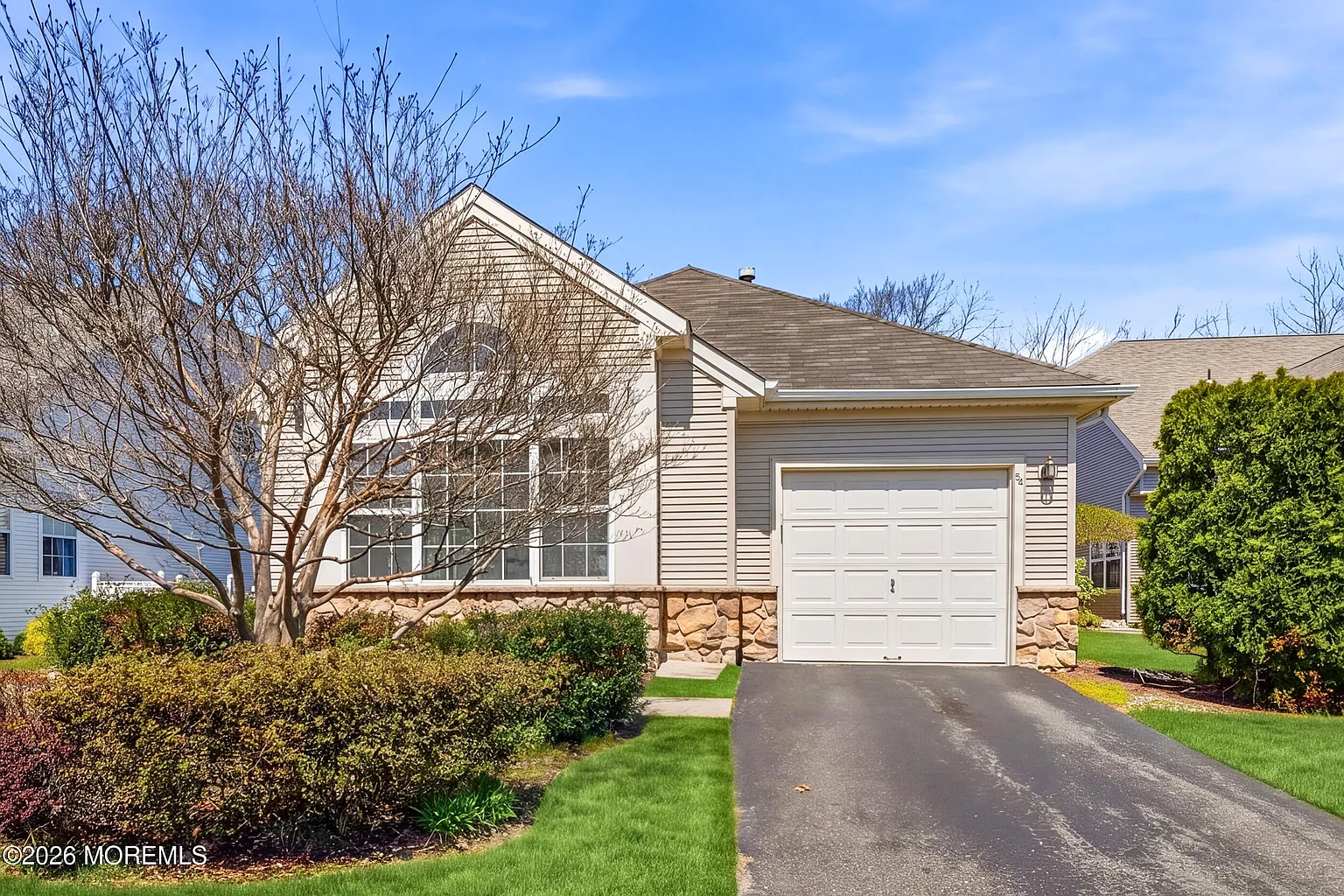 54 Isabella Drive photo 1