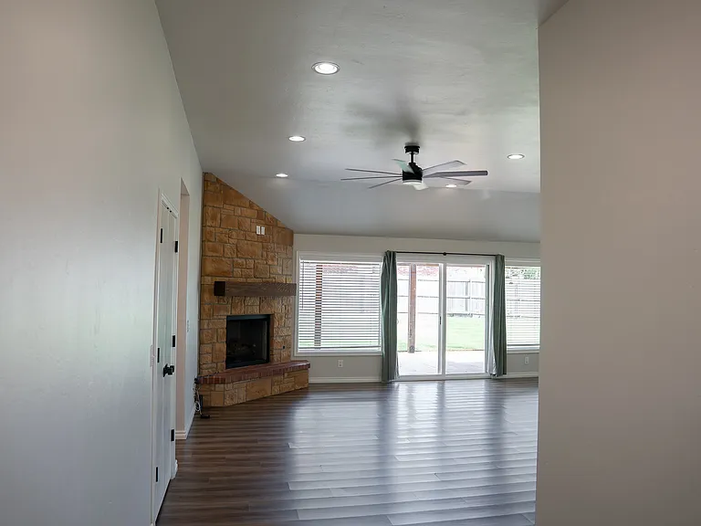 2916 E Lake Dr — Photo 3