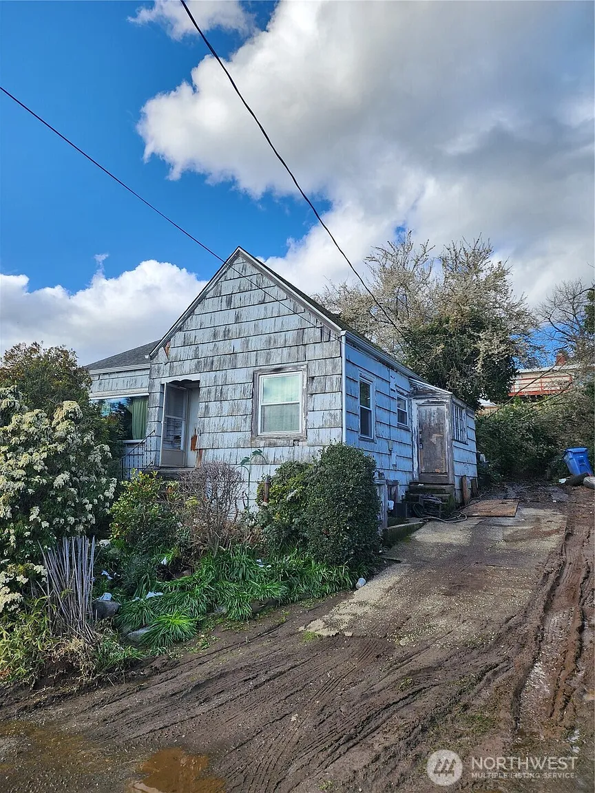 3022 S Holden Street photo 1