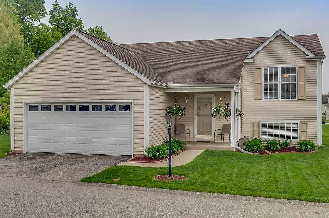 1211 Squiretown Ct photo 1