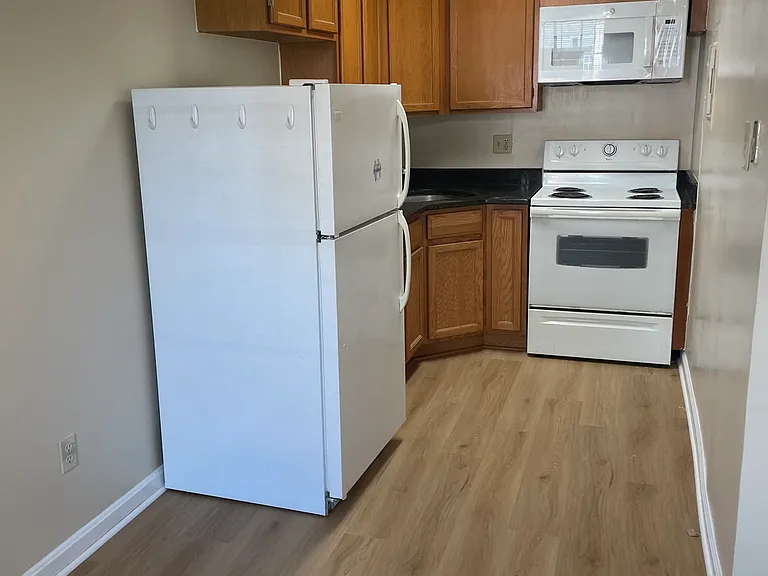 1918 N Rhodes St #60 — Photo 4